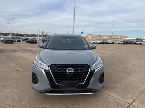 Certified 2023 Nissan Kicks SV image 2