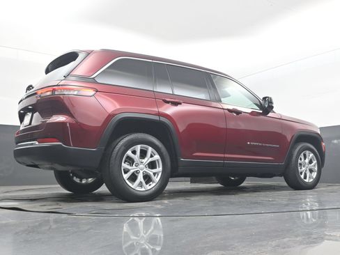 Used 2023 Jeep Grand Cherokee Limited AWD/4WD image 30