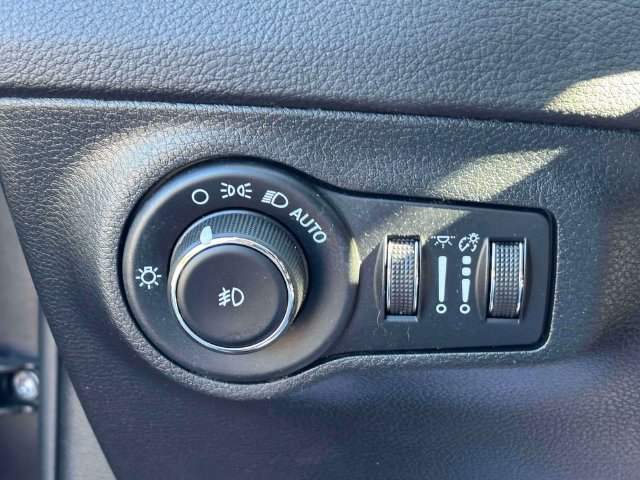 Used 2021 Jeep Compass Latitude AWD/4WD image 12