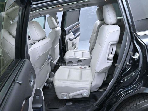 Used 2016 Toyota Highlander Limited Platinum image 31