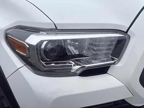 Used 2019 Toyota Tacoma TRD Off-Road image 29