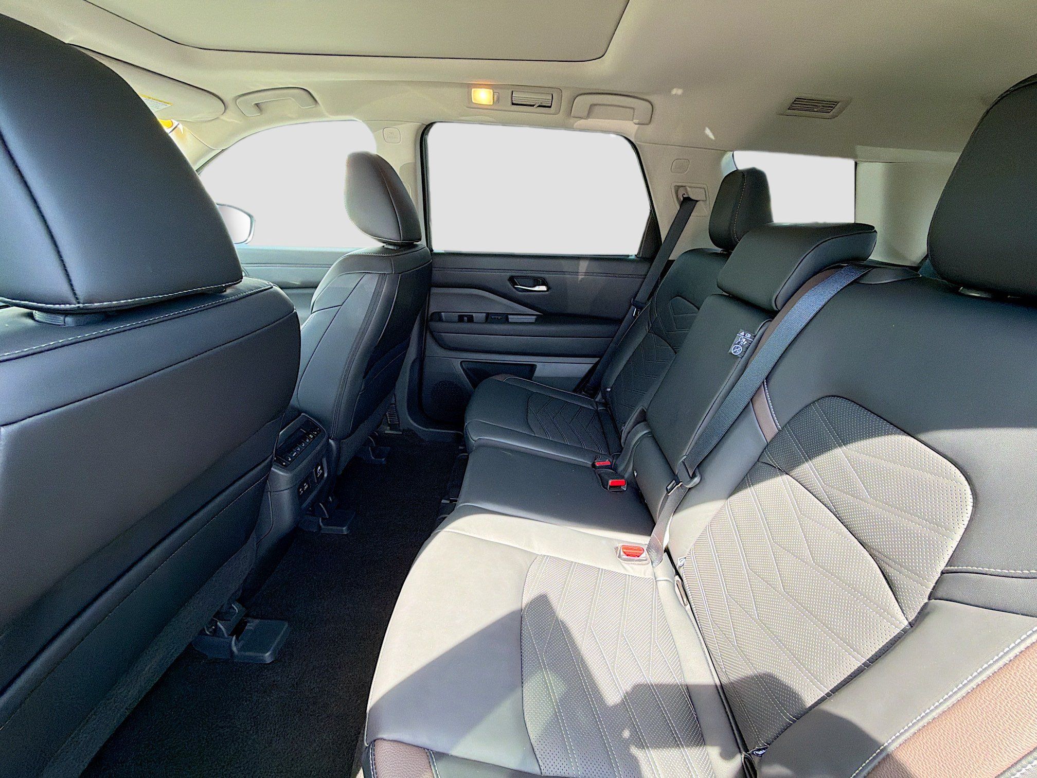 Used 2024 Nissan Pathfinder Platinum w/ Cargo Package FWD image 25