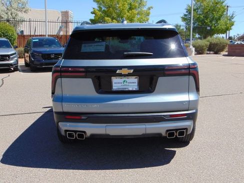 Used 2024 Chevrolet Traverse LT AWD/4WD image 5