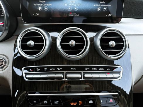 Used 2020 Mercedes-Benz GLC 300 4MATIC w/ Premium Package image 20