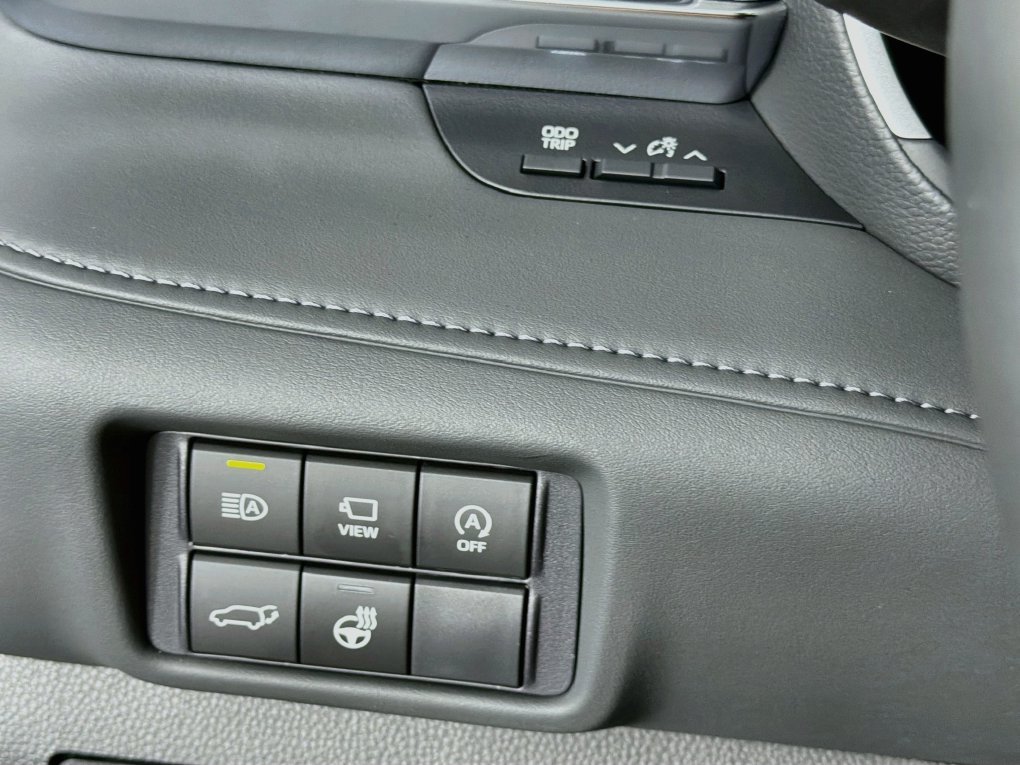 Used 2026 Toyota Highlander Limited AWD/4WD image 15