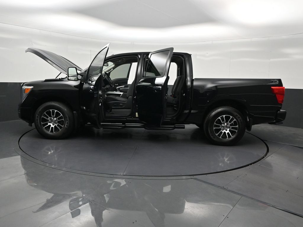 Used 2021 Nissan Titan SV w/ SV Convenience Package AWD/4WD image 33