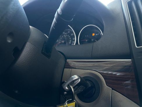 Used 2012 Hyundai Veracruz Limited w/ Entertainment Pkg image 39