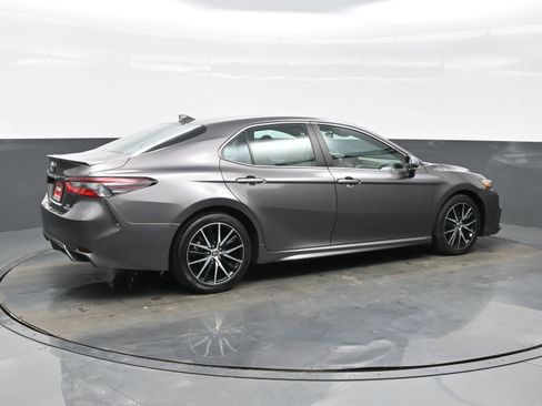 Used 2023 Toyota Camry SE image 6