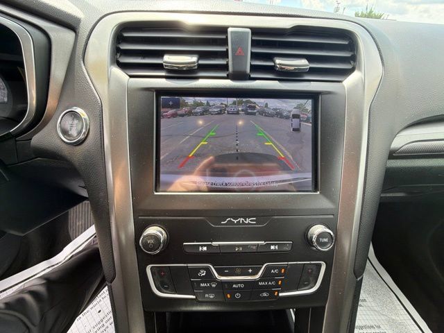 Used 2020 Ford Fusion SE FWD image 27