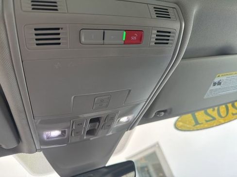 Used 2021 Volkswagen Tiguan SEL image 32