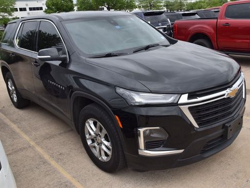 Used 2023 Chevrolet Traverse LS w/ Safety Package image 4