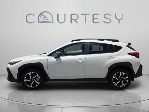 Used 2024 Subaru Crosstrek 2.0i Premium AWD/4WD image 2