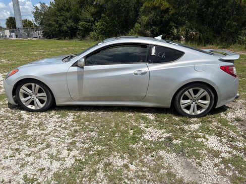 Used 2010 Hyundai Genesis 3.8 RWD image 6