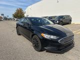 Used 2017 Ford Fusion SE w/ Fusion SE Technology Package image 3