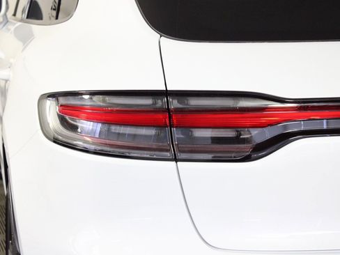 Used 2025 Porsche Macan image 12