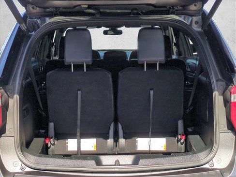 Used 2019 Ford Explorer XLT w/ Equipment Group 202A image 6