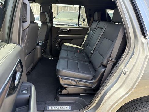 Used 2025 Chevrolet Tahoe LT RWD image 24