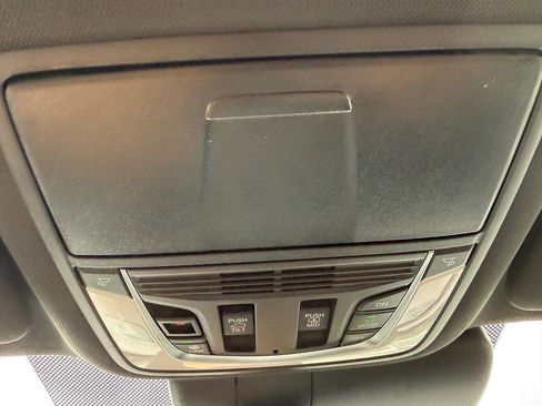 Used 2025 Acura RDX SH-AWD image 37