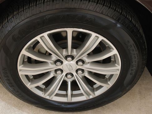 Used 2018 Cadillac XT5 Luxury w/ Driver Awareness Package image 27