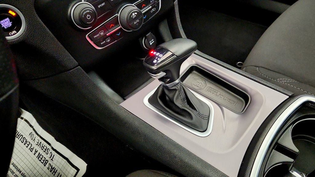 Used 2022 Dodge Charger SXT w/ Driver Convenience Group AWD/4WD image 16