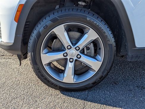 Used 2022 Jeep Grand Cherokee L Limited image 11