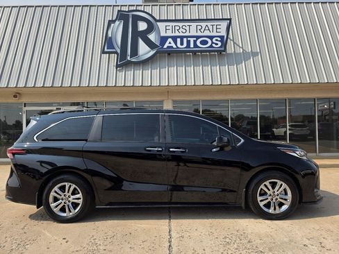 Used 2023 Toyota Sienna XSE w/ XSE Plus Package AWD/4WD image 9