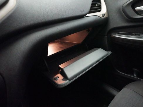 Used 2015 Jeep Cherokee Latitude w/ Comfort/Convenience Group image 28