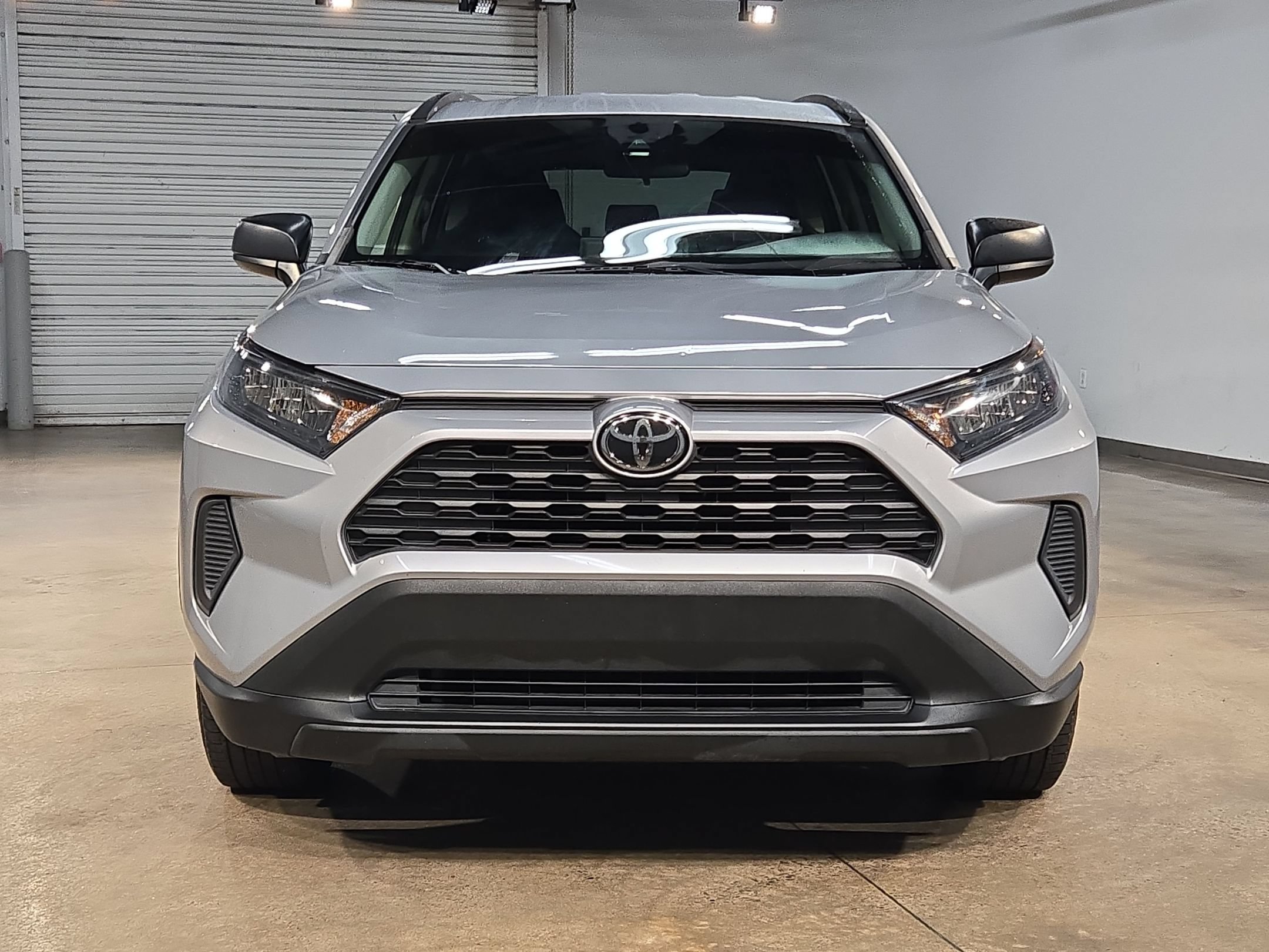 Used 2020 Toyota RAV4 LE FWD image 2