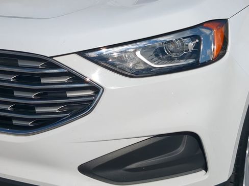 Used 2020 Ford Edge SE image 18