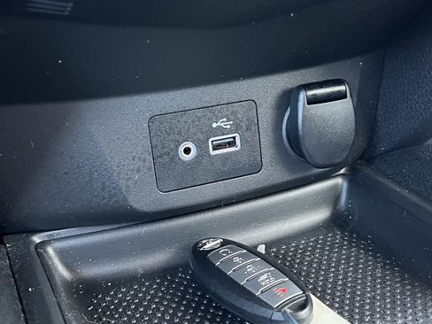 Used 2018 Nissan Rogue SV AWD/4WD image 23