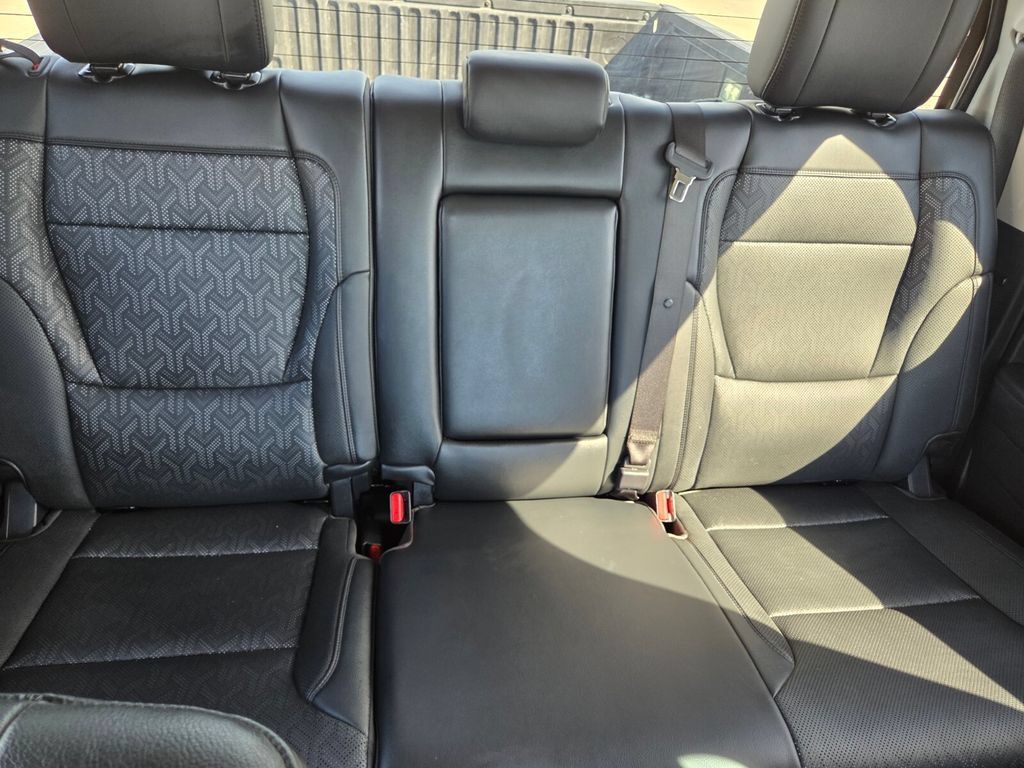 Used 2022 Toyota Tundra SR5 w/ SR5 Premium Package RWD image 29
