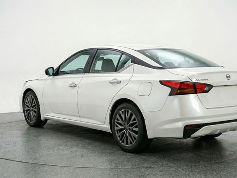 Used 2025 Nissan Altima 2.5 SV image 6