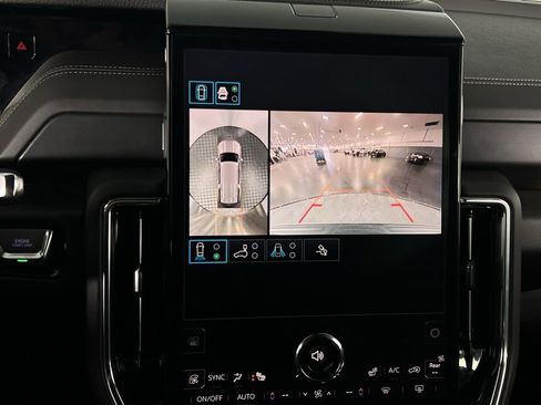 Used 2025 GMC Yukon XL Denali image 18