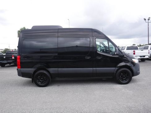 Used 2024 Mercedes-Benz Sprinter 2500 image 3