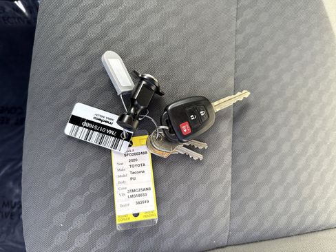 Used 2020 Toyota Tacoma SR5 image 31