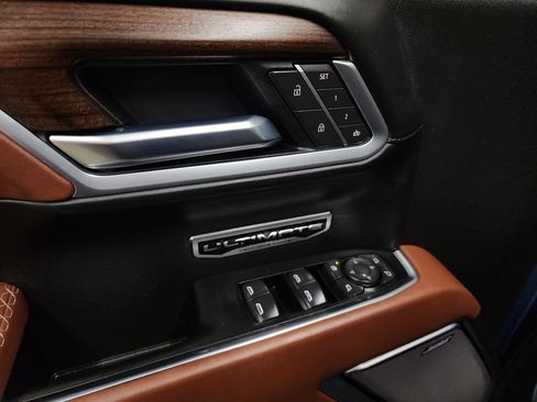 Used 2025 GMC Sierra 1500 Denali Ultimate image 10