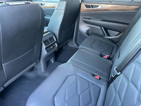 Used 2025 Volkswagen Atlas SE FWD image 11