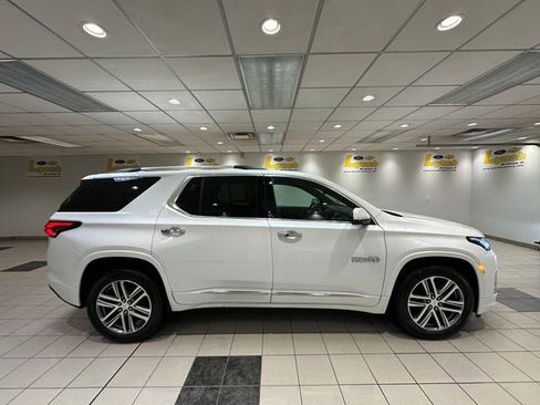 Used 2024 Chevrolet Traverse High Country image 3