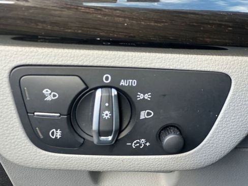 Used 2022 Audi Q5 2.0T Premium w/ Convenience Package image 19