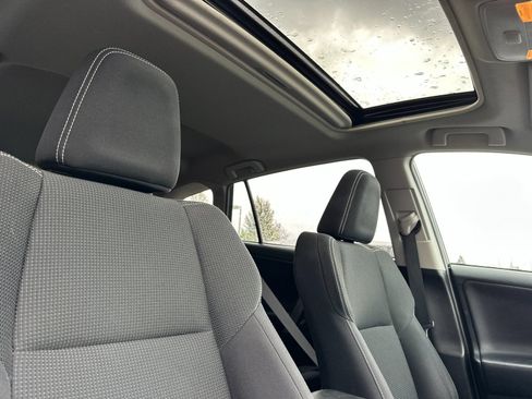 Used 2018 Toyota RAV4 XLE FWD image 16