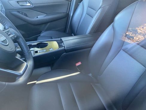 Used 2023 Nissan Rogue SV w/ SV Premium B Package image 9