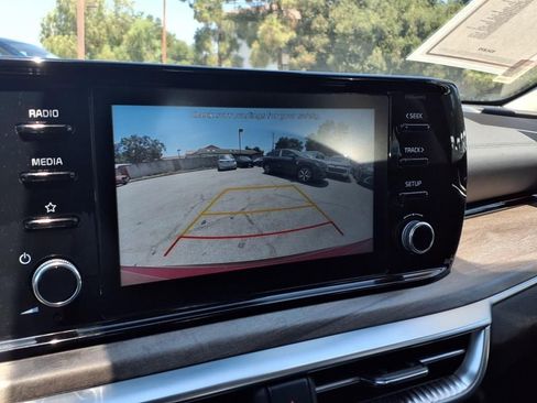 Used 2021 Kia K5 EX image 9