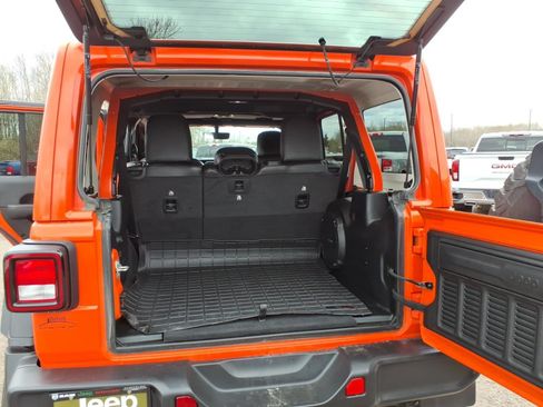 Used 2023 Jeep Wrangler Unlimited Rubicon w/ Xtreme 35 Tire Package AWD/4WD image 15