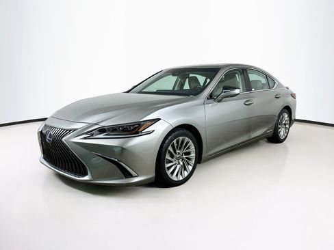 Used 2019 Lexus ES 300h Ultra Luxury FWD image 3