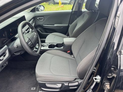 Used 2025 Kia K4 FWD image 25