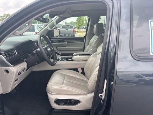 Used 2022 Jeep Wagoneer Series I w/ Premium Group I AWD/4WD image 26