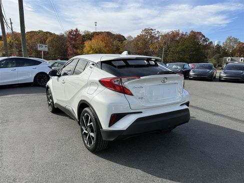 Used 2021 Toyota C-HR XLE image 3