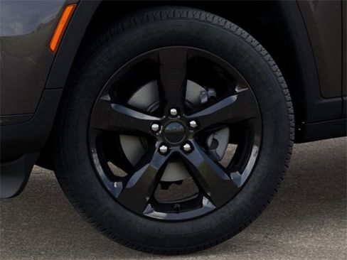 New 2025 Jeep Grand Cherokee L Altitude image 8