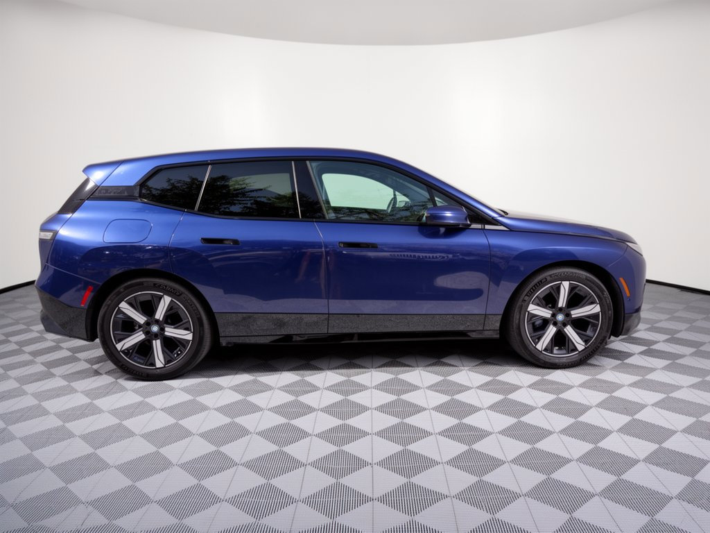 Used 2023 BMW iX xDrive50 w/ Premium Package AWD/4WD image 8