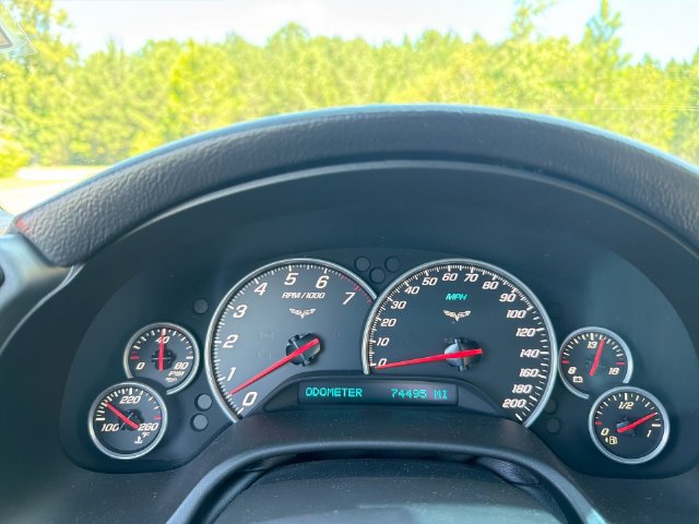 Used 2007 Chevrolet Corvette Coupe w/ Preferred Equipment Group RWD image 17